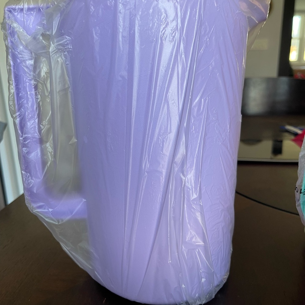NWT Tupperware 1 Gallon Pitcher - Picture 6 of 11